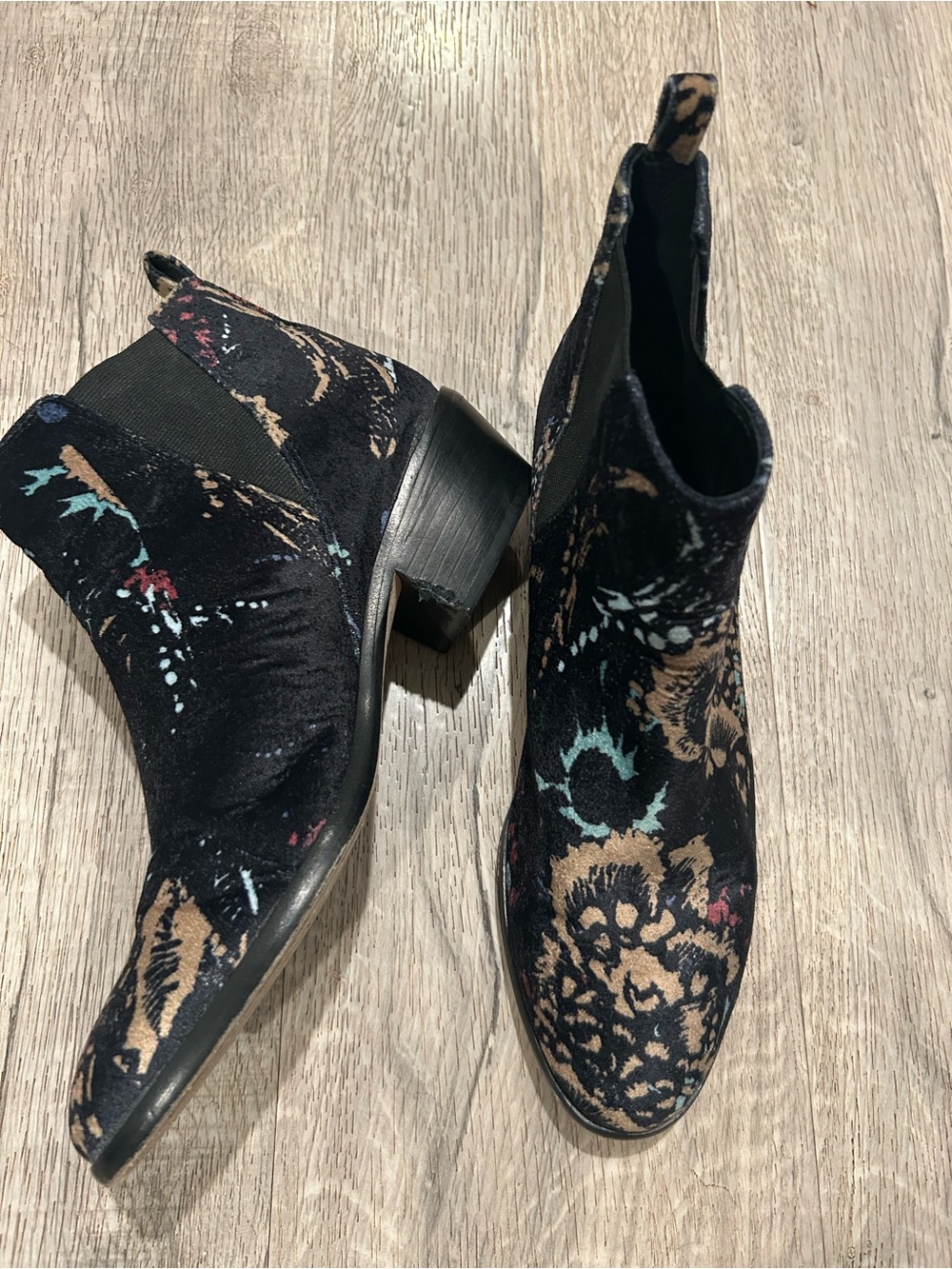 Vince Camuto Women's Western Bohemian Black Floral Velvet Tapestry Ankle Boots